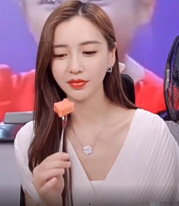 baby直播吃瓜,Baby现场品尝瓜果，甜蜜瞬间引网友热议