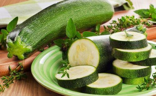 描写吃瓜看瓜的句子唯美